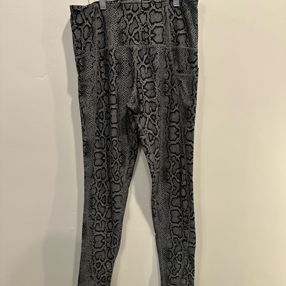 Champion Snake Print Leggings - Black and Gray